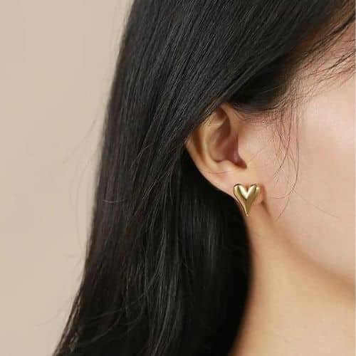 Aretes Dorados Corazon Estilizado