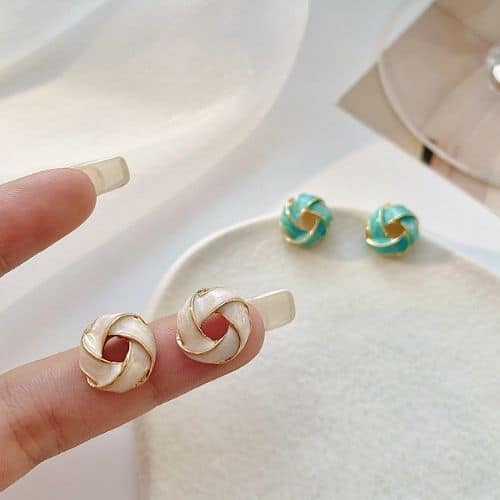 Aretes Dorados Nudo Blanco