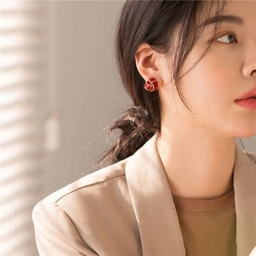 Aretes Dorados Entrelazado Rojo