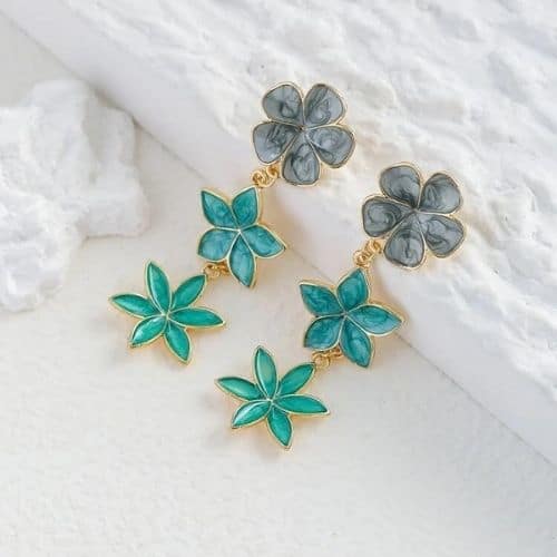 Aretes Tres Flores Celeste y Verde