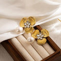 Aretes Flor Dorada con Perla Colgante