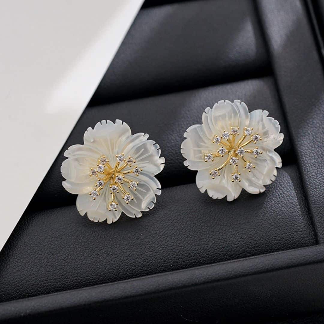 Aretes Flor Grande Concha Nacar Brillos Zirconias