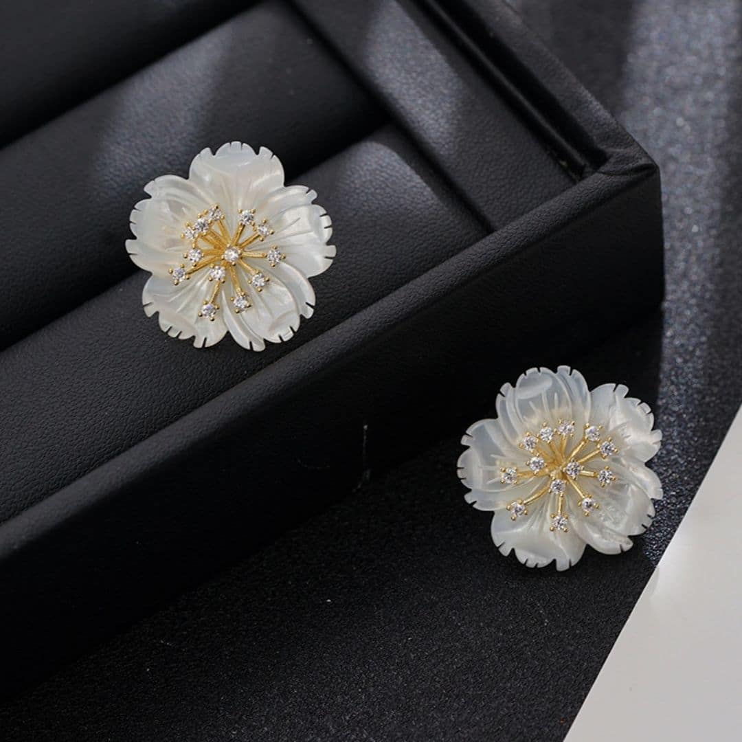 Aretes Flor Grande Concha Nacar Brillos Zirconias