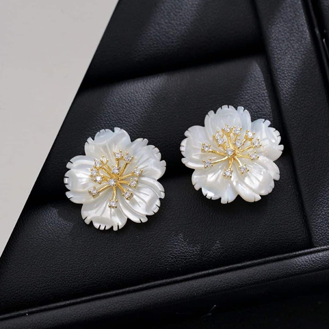 Aretes Flor Grande Concha Nacar Brillos Zirconias
