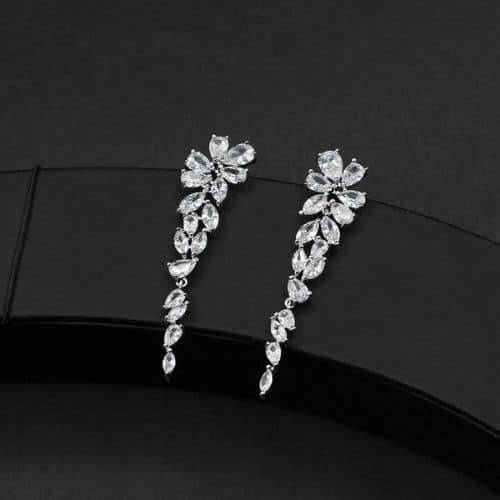 Aretes Plateados Flor Zirconias Largos