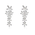 Aretes Plateados Flores con Cristales