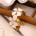 Brazalete Dorado Flores Grandes Blancas