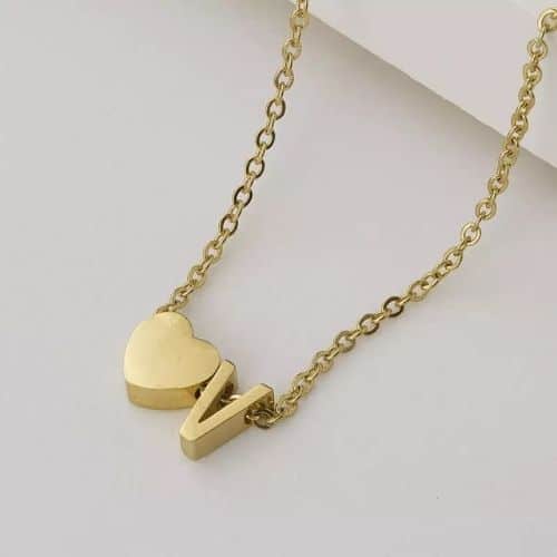 Cadena Dorada Corazón Letra V