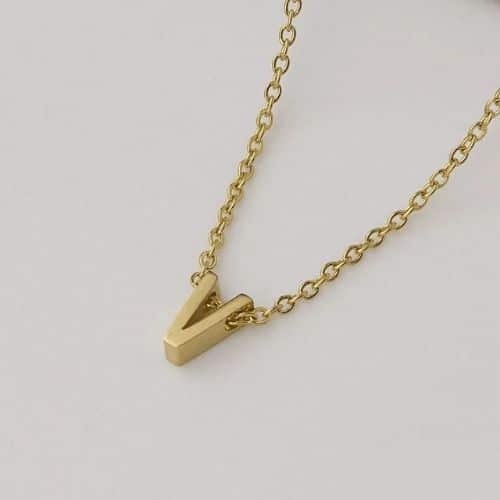 Cadena Dorada Letra V