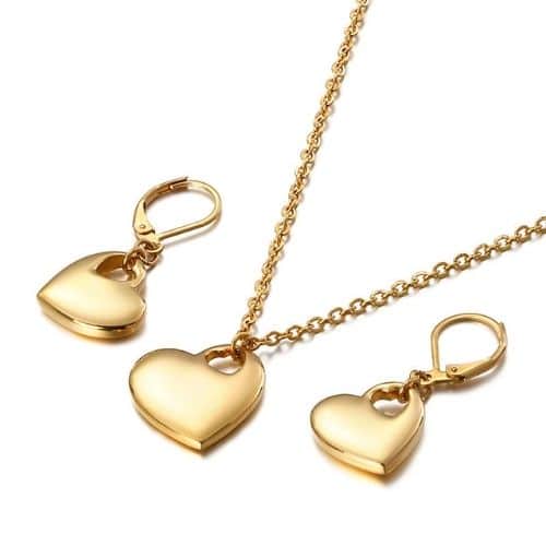Juego de Cadena y Aretes Dorados Corazón