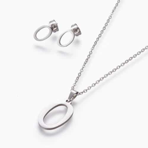 Juego de Cadena y Aretes Plateados Letra O