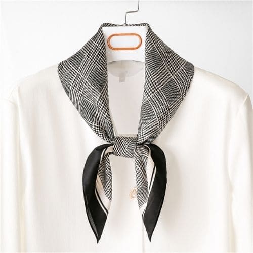 Pañuelo Blanco y Negro Cuadriculado