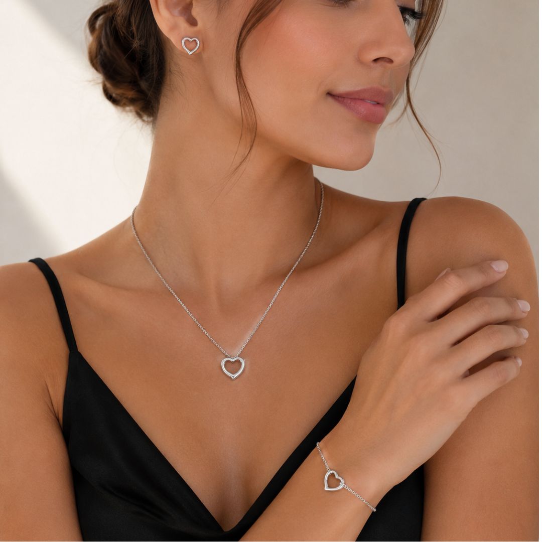 Set de Cadena Pulsera y Aretes Plateados Corazon