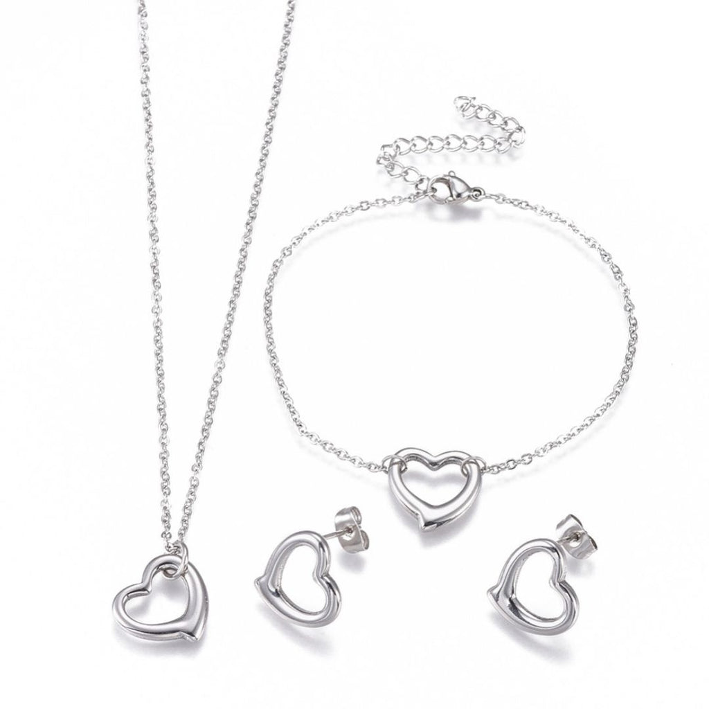 Set de Cadena Pulsera y Aretes Plateados Corazon